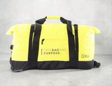 Lade das Bild in den Galerie-Viewer, HH Emotion GmbH National Geographic faltbare Reisetasche in Gelb und Schwarz mit Rollen aus recyceltem Polyester

