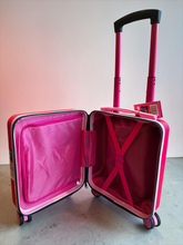 Lade das Bild in den Galerie-Viewer, HH Emotion GmbH Kinder-Handgepäckkoffer in Pink mit offenem Innenraum, Trennfach, Packgurten und Teleskopgriff
